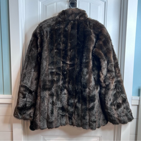 Bill Blass Absolutely Stunning Dark Brown Teddy Jacket. Size Large. - Picture 3 of 15